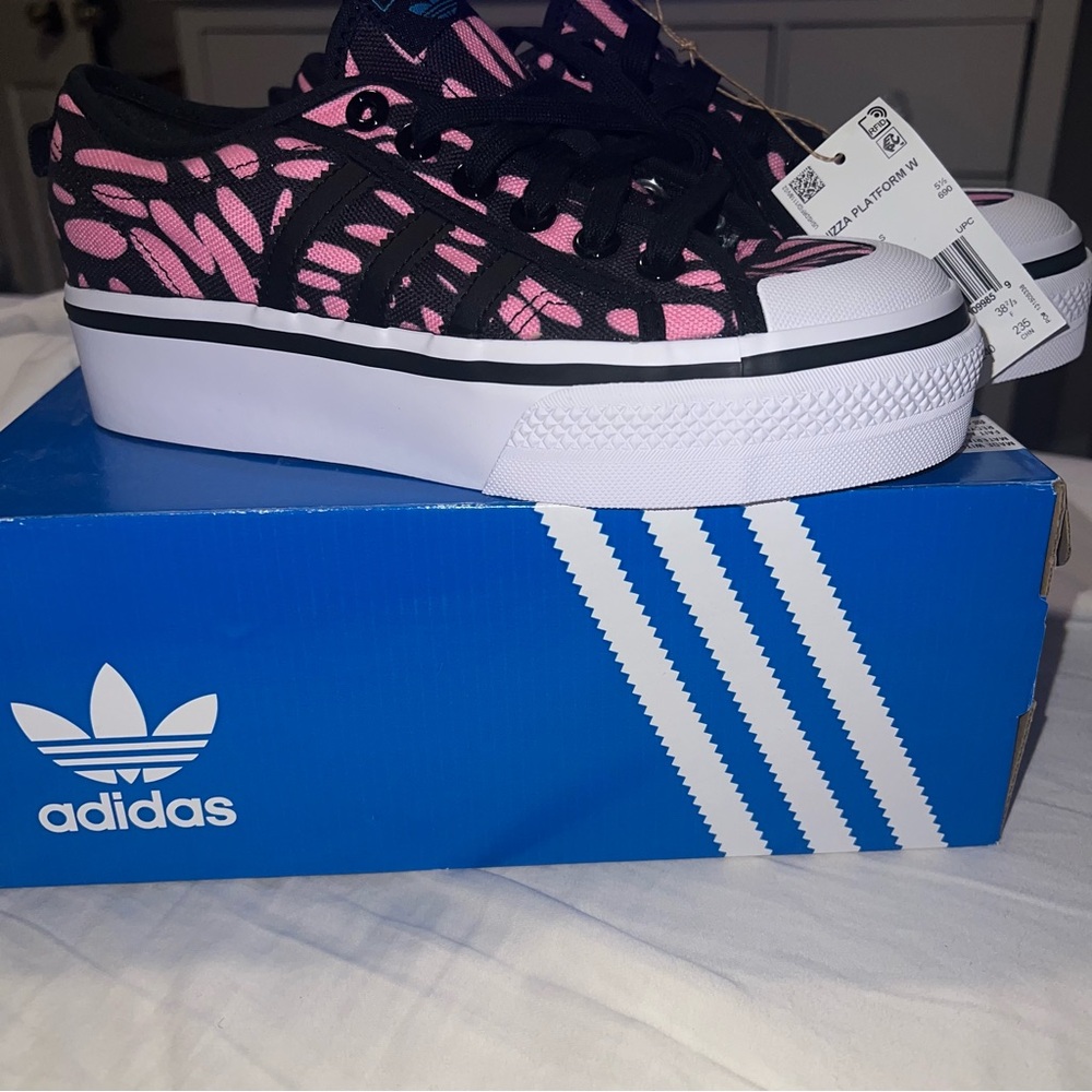 WOMEN'S ADIDAS ORIGINALS NIZZA PLATFORM CASUAL SHOES. Women’s size 7.